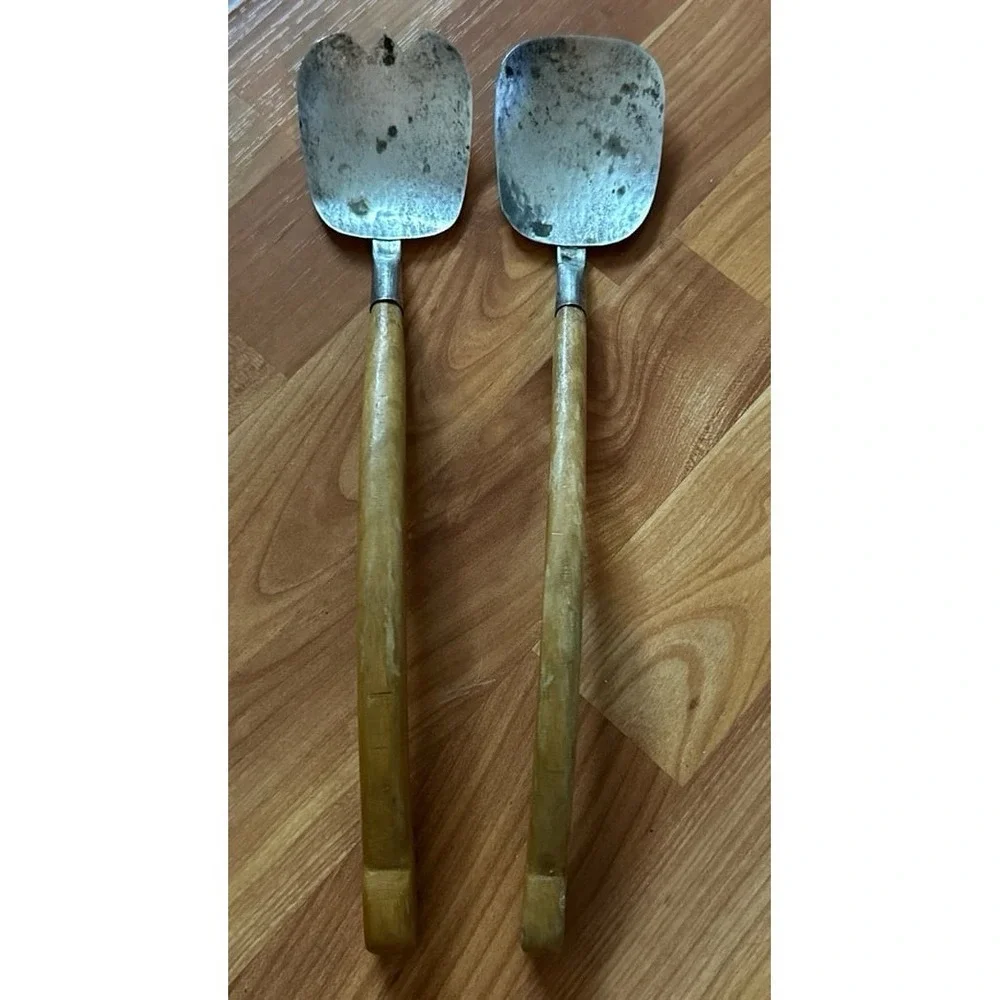 Silver Vintage Mid-Century salad servers, fork and a spoon.‎